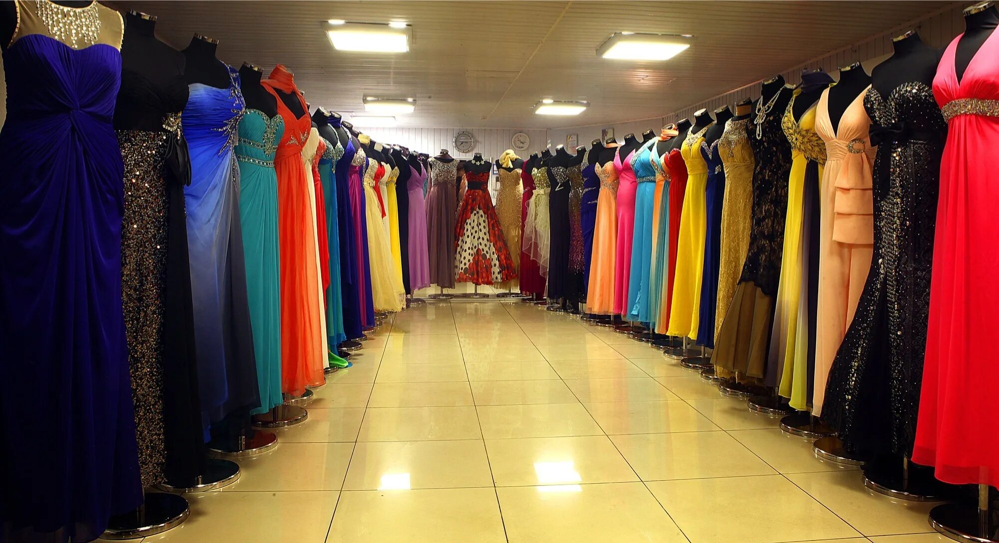 Платья на садоводе фото в розницу Салон вечерней моды "Грация вечера" - Москва магазин одежды