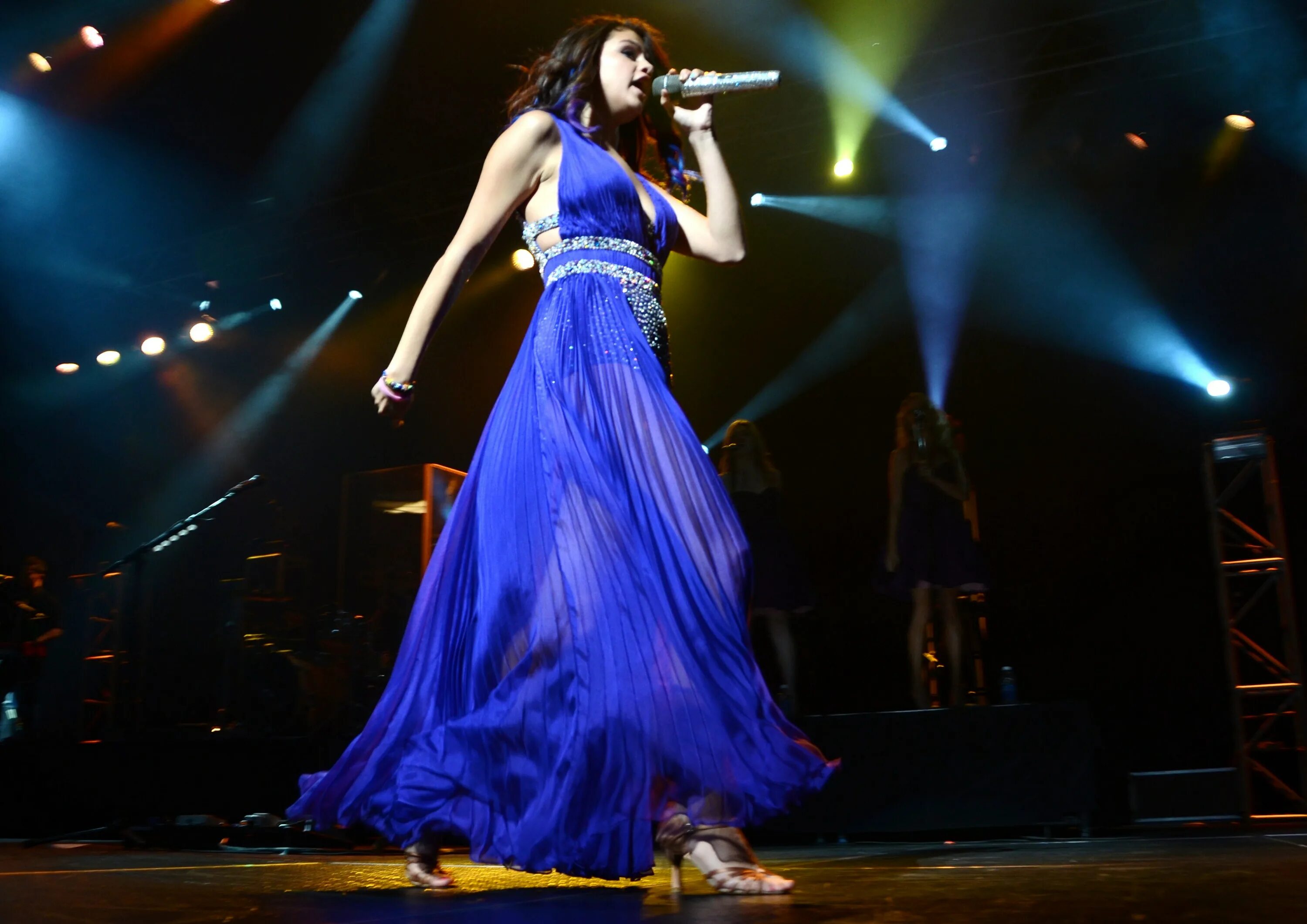 Платья на сцену фото Концертные платья для выступления: найдено 89 картинок