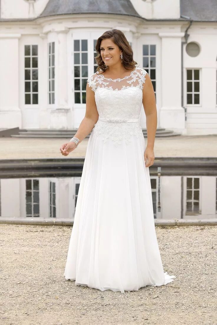Платья на свадьбу больших размеров фото LS718011 - Ladybird Bruidsmode PlusSize Plus wedding dresses, Wedding dresses pl