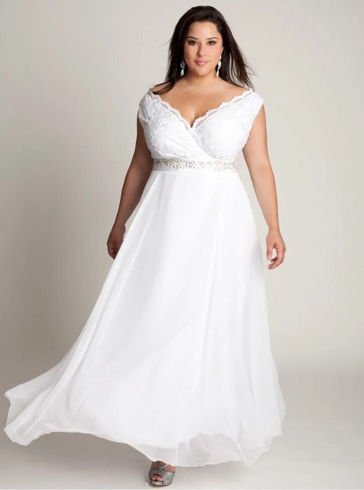 Платья на свадьбу больших размеров фото Yay! A Site That Caters to Plus-Size Brides! (It's About Time!) Casual wedding d