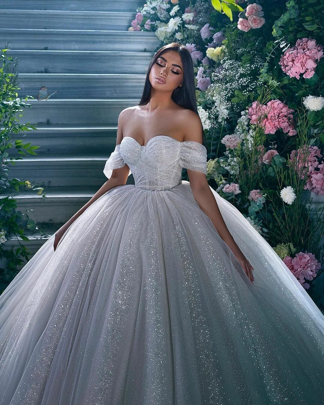 Платья на свадьбу для невесты 2024 фото Join Royalty with Vladiyan Royal Dresses in 2022 Glitter wedding dress, Fancy we