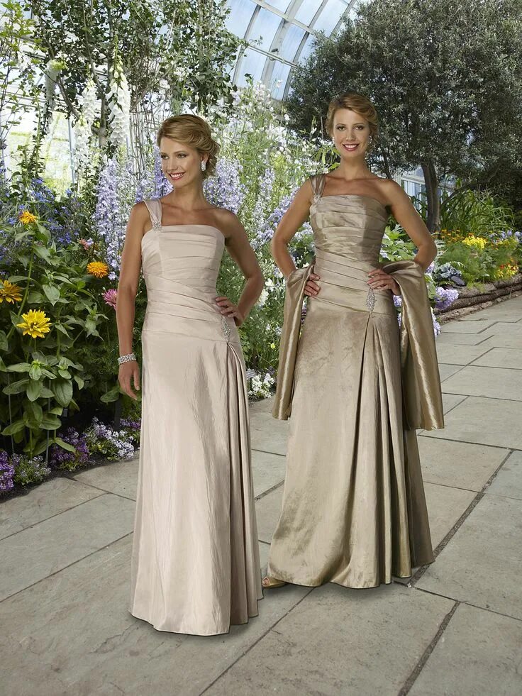 Платья на свадьбу дочери фото I like the darker one Vestidos de fiesta, Vestidos para señoras, Vestidos de dam