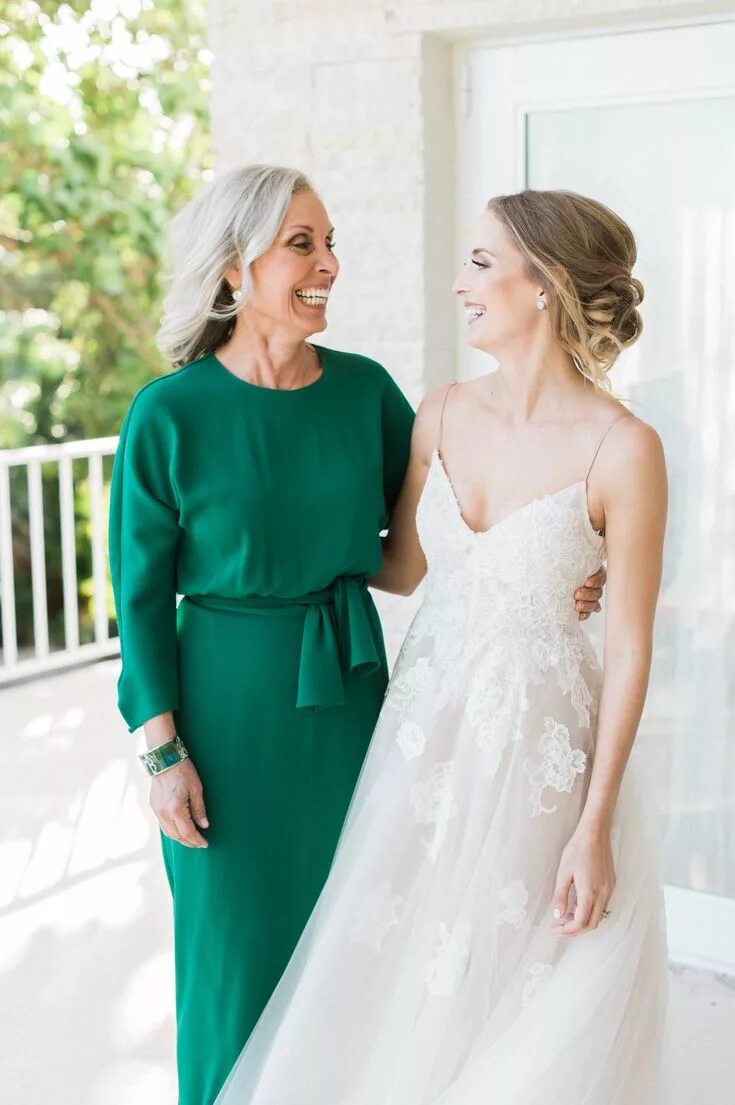 Платья на свадьбу дочери фото 20 Emotional Mother-Daughter (And Son!) Moments Brides Bride, Mother wedding dre