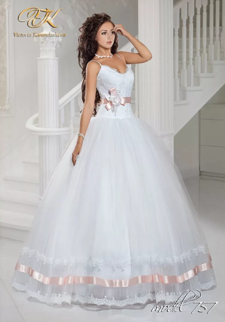 Платья на свадьбу фото и цены Свадебное платье 757 белое с розовой лентой - купить в интернет-магазине Карнава