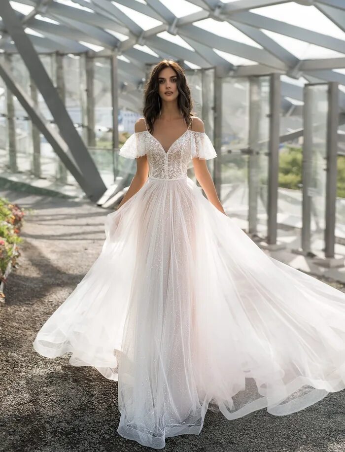 Платья на свадьбу фото и цены Свадебные платья Мэлари дизайнера Natalia Romanova купить по цене 50 100 руб. в 