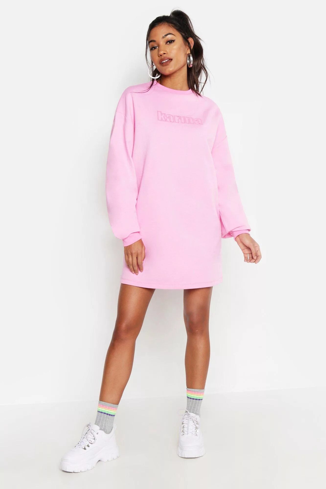 Платья на вайлдберриз фото Платье-толстовка Karma с объемными рукавами с вышивкой - купить Squper