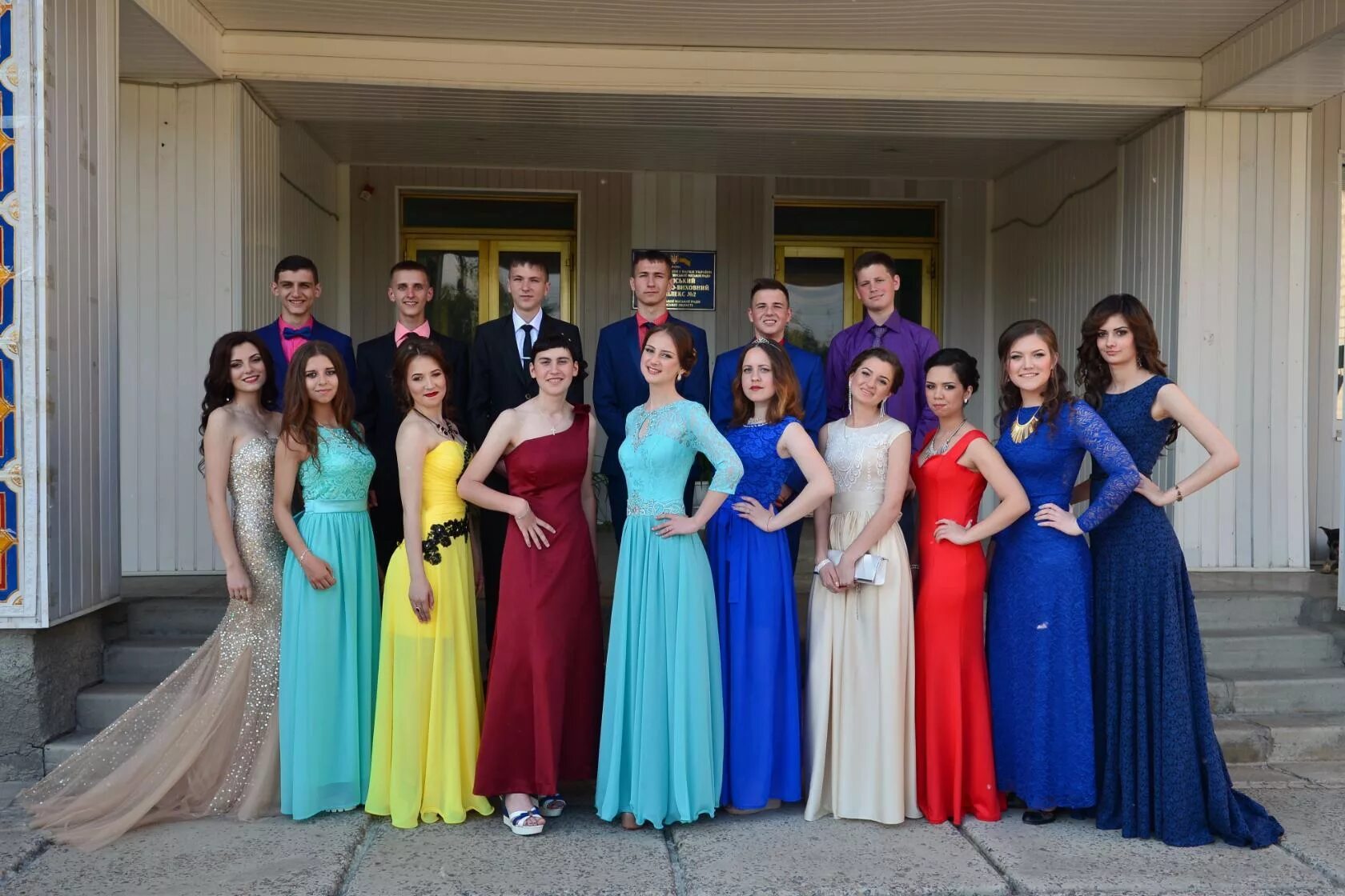 Платья на выпускной 2024 11 класс фото Платье на выпускной 2024 колледж