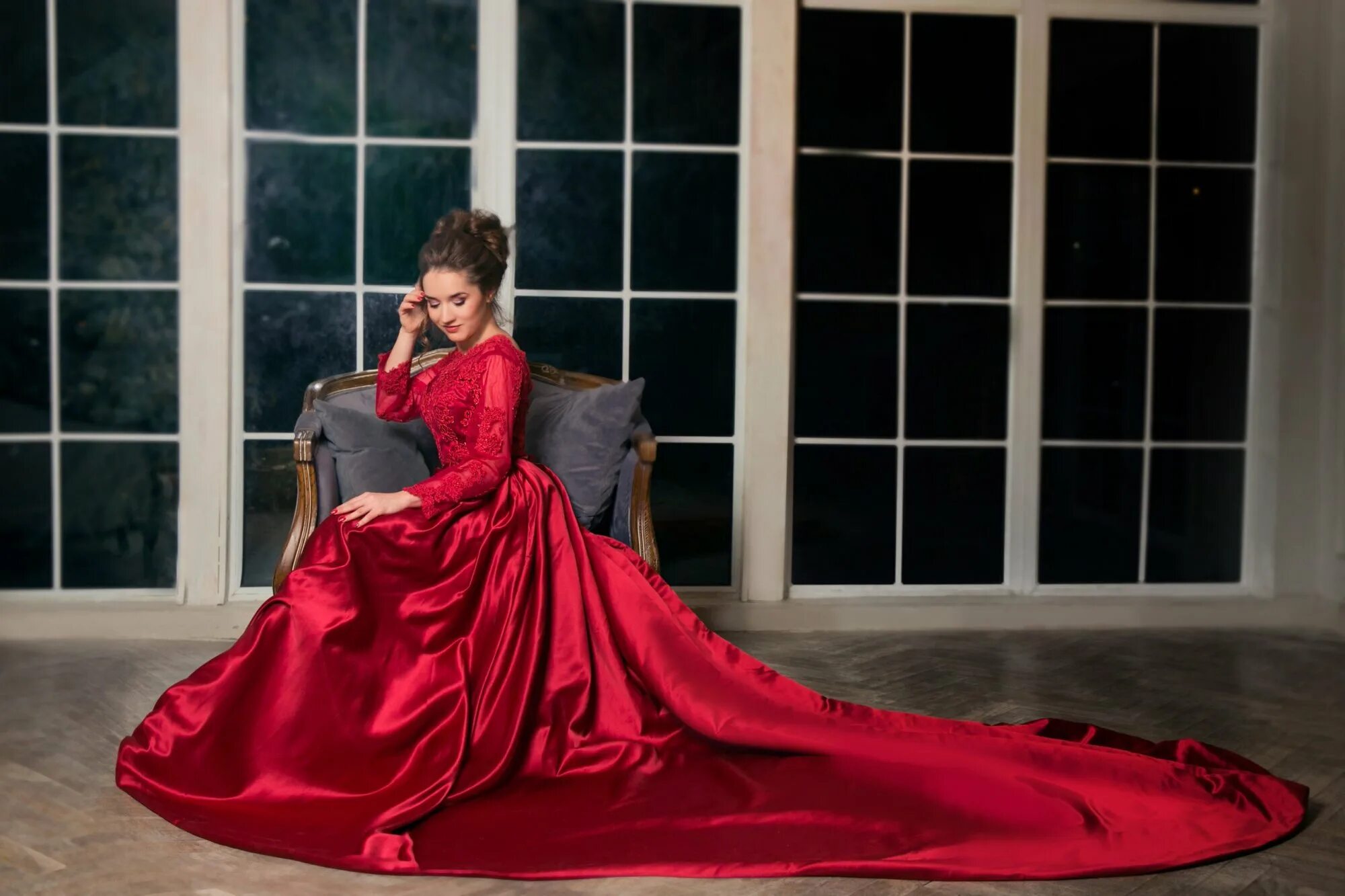 Платья напрокат краснодар фото и цены Платье со шлейфом 19 в аренду в салоне BeQueen