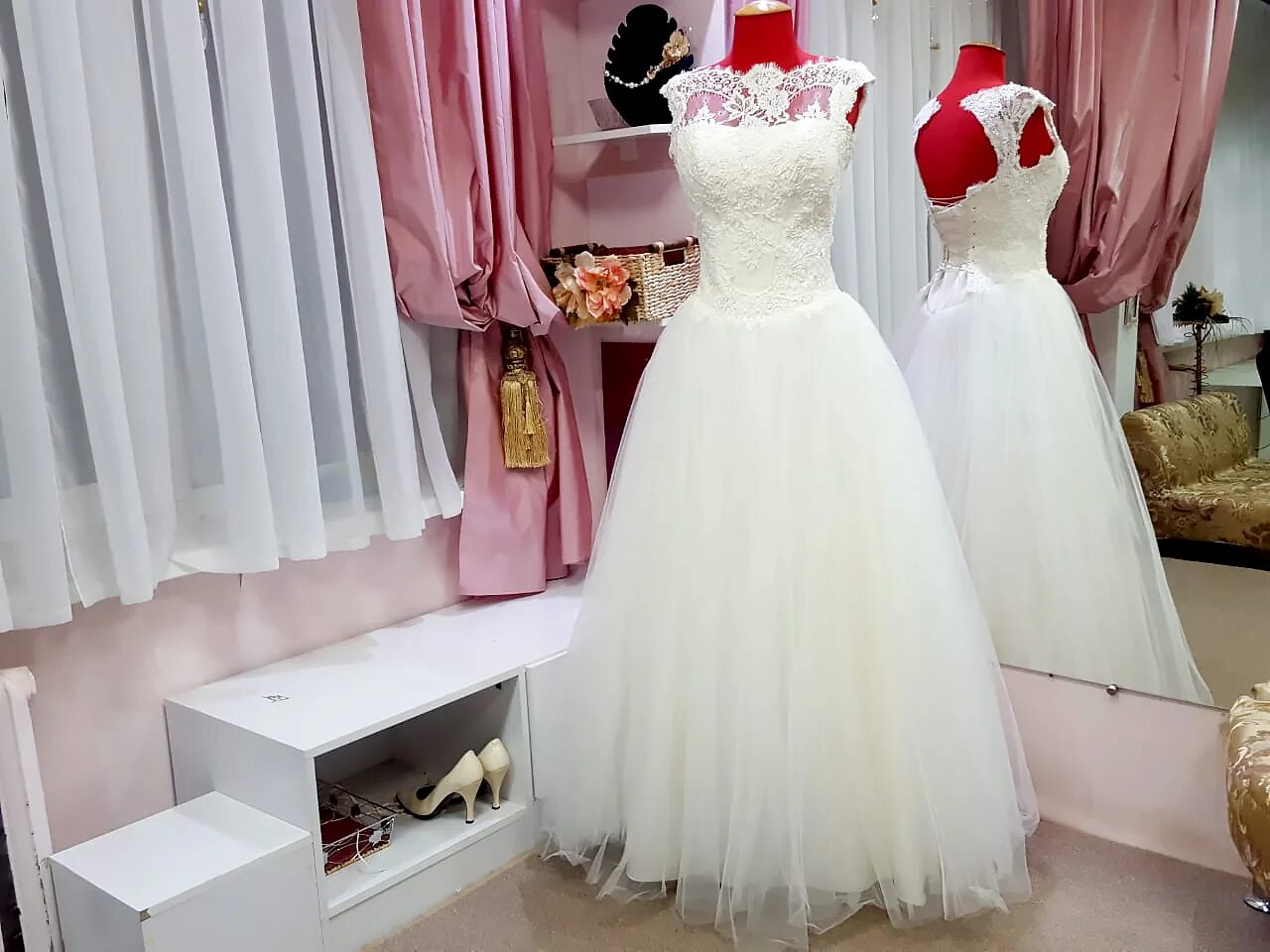 Платья напрокат волгоград цена и фото Свадебные платья Волгоград