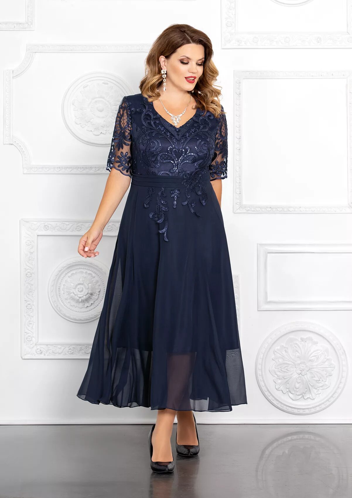 Платья нарядные женские вечерние фото Шифоновое платье на подкладке с кружевным лифом, синее - купить в Москве ◈ цена 