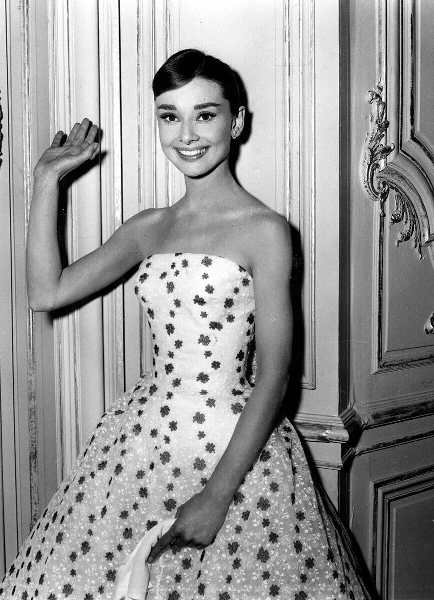 Платья одри хепберн фото Одри Хепбёрн. Жизнь и слава красавицы золотого века Голливуда. Kreekate. Vsenaug
