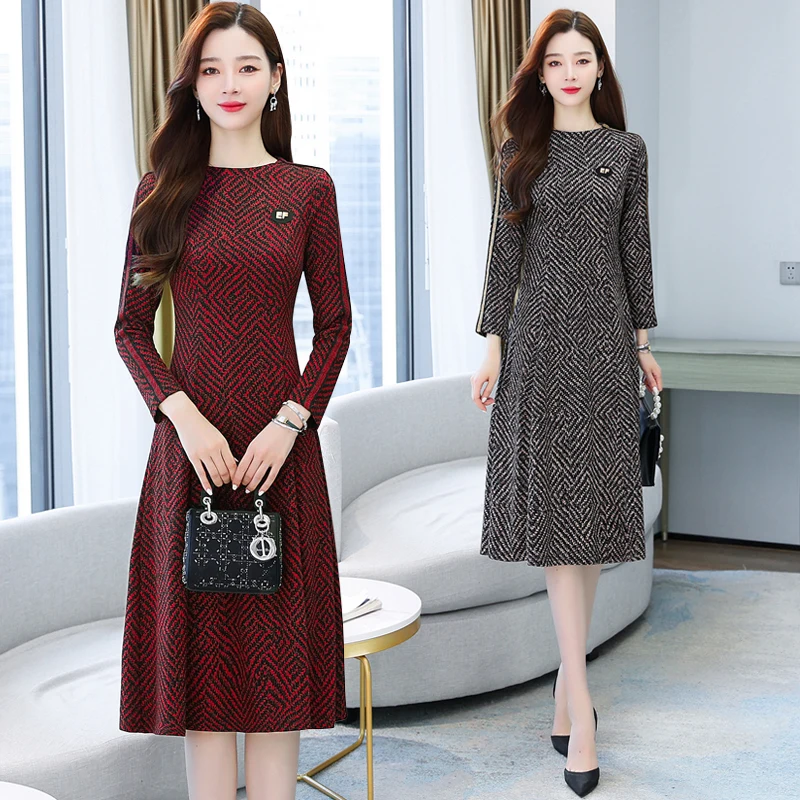 Платья осень 2024 фото Фактический снимок нового раннего осеннего платья средней длины для весны и осен