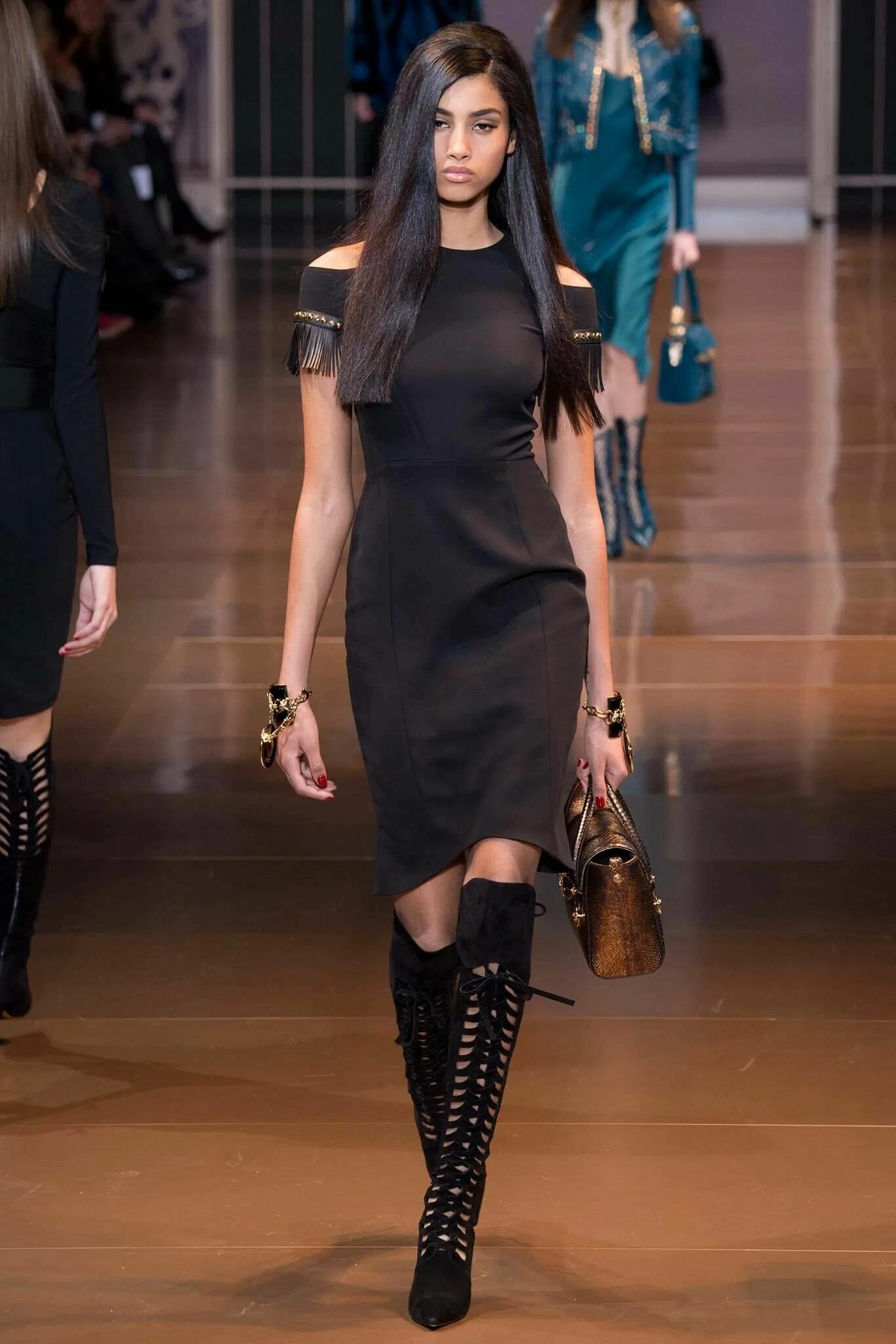 Платья осень зима фото Versace Fall 2014 Ready-to-Wear Fashion Show Versace fashion, Fashion, Ready to 