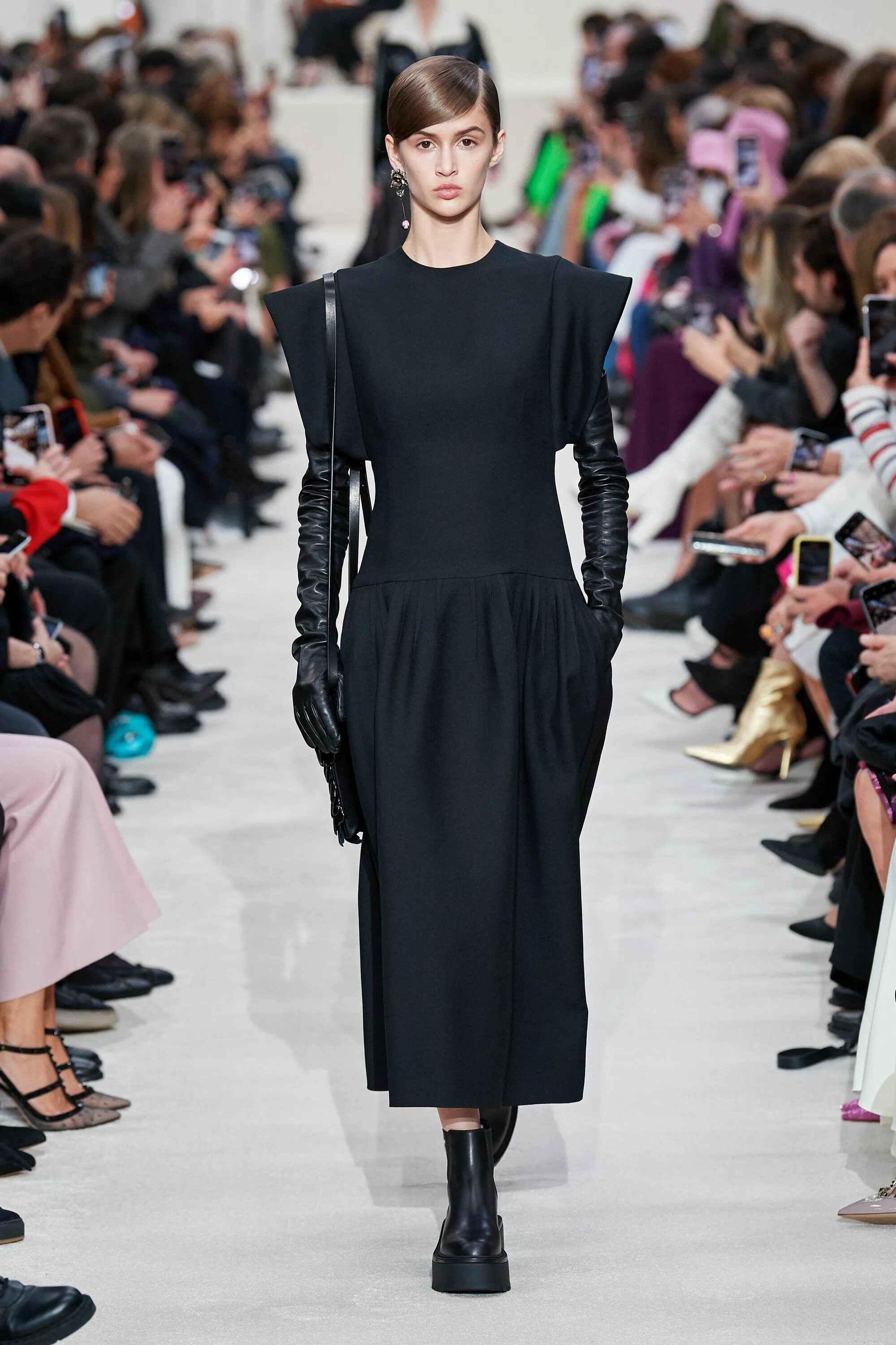 Платья осень зима фото Valentino Fall 2020 Ready-to-Wear Collection Paris fashion week, Idées de mode, 