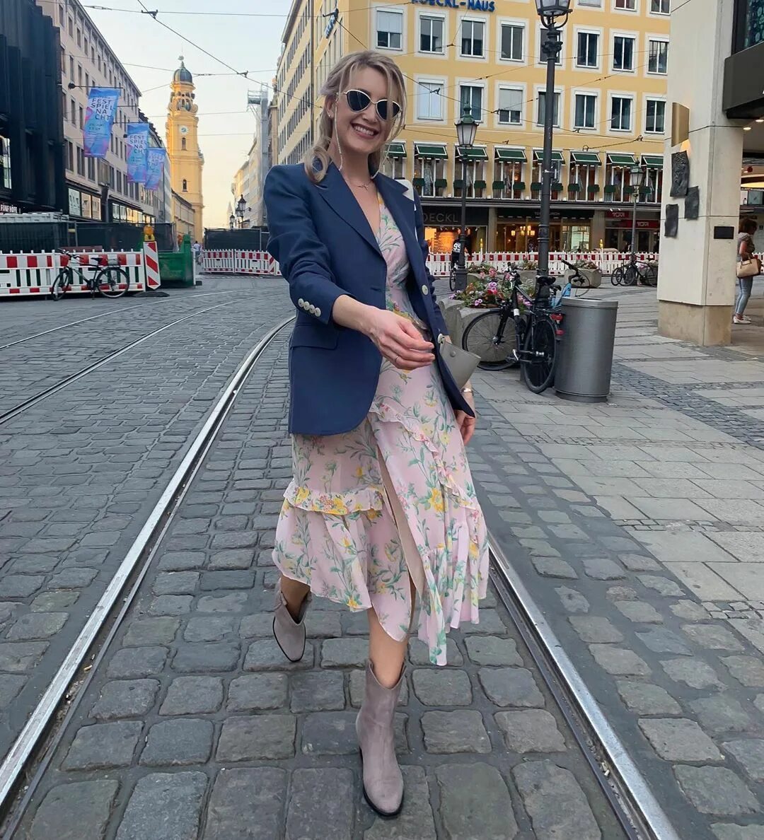 Платья под казаки фото Сапоги-казаки / платье с пиджаком / cowboy boots / StreetStyle (с изображениями)