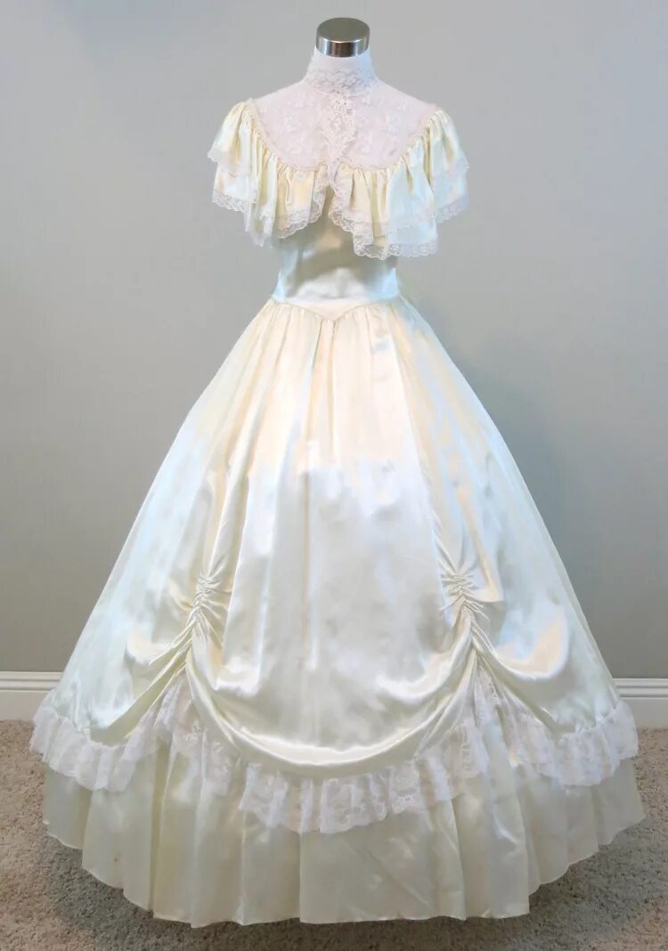 Платья пушкинской эпохи фото Бальное платье цвета слоновой кости гражданская война костюм в стиле "Ренессанс"
