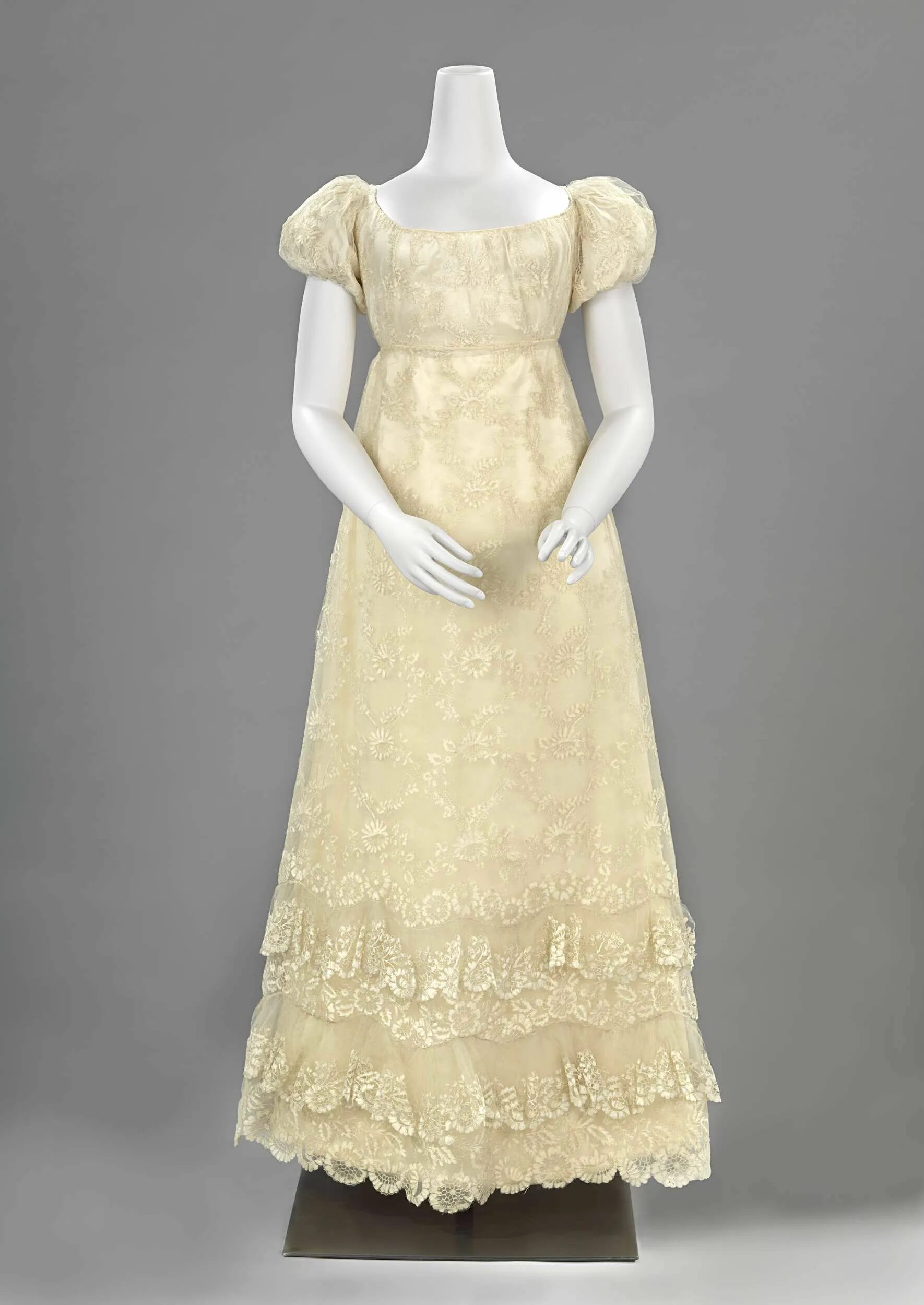 Платья пушкинской эпохи фото Ball Dress of Blonde Lace, Anonymous, c. 1815 - c. 1820 - Rijksmuseum Ball dress