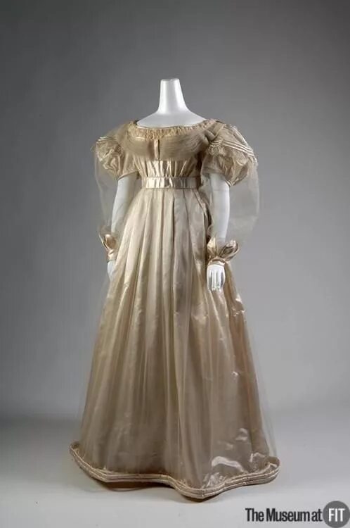 Платья пушкинской эпохи фото ab. 1830 Evening dress belonged to Empress Alexandra Feodorovna, wife of Emperor