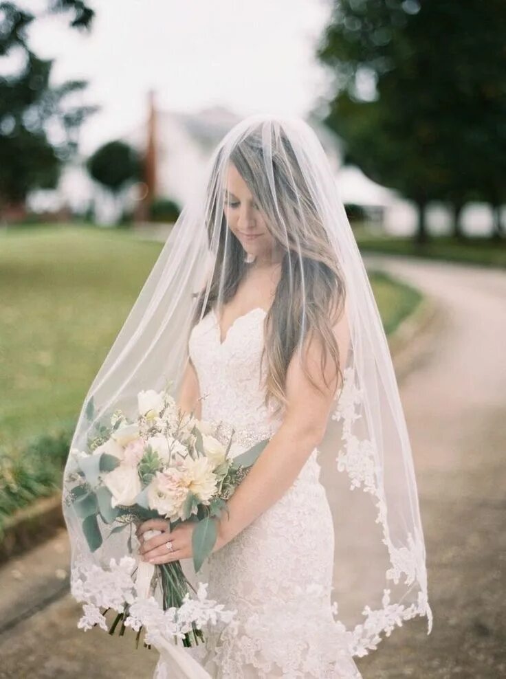 Платья с фатой фото Pin by La Bella Bridal Accessories on Beautiful Wedding Stuff & Accessories Eleg