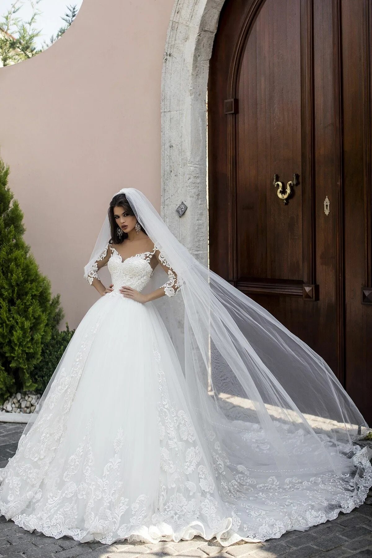 Платья с фатой фото #свадьба #wedding #weddingday #невеста #цветноесвадебноеплатье #свадебнаясъемка 