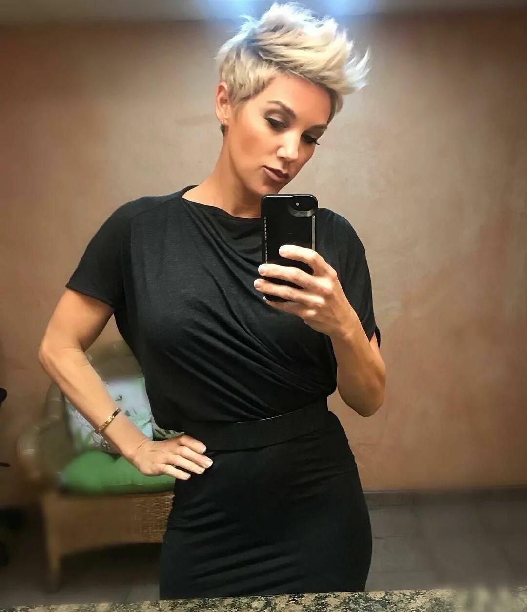 Платья с короткой стрижкой фото Girls Daisy Print Flare Pants (Kids) Forever 21 Short hair styles, Hairstyles fo