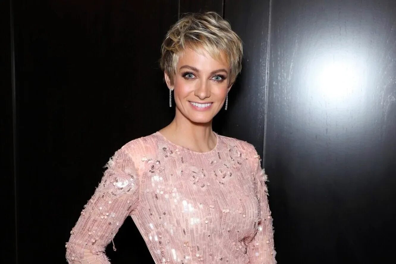 Платья с короткой стрижкой фото Прически с полиной короткими волосами - журнал 13malyshok.ru