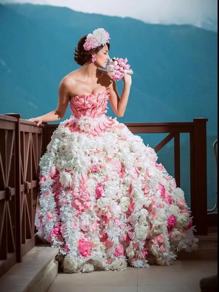 Платья с цветами фото Pin de Елена Панасюк en цветочные платья и др.... Vestidos florales, Diseño flor