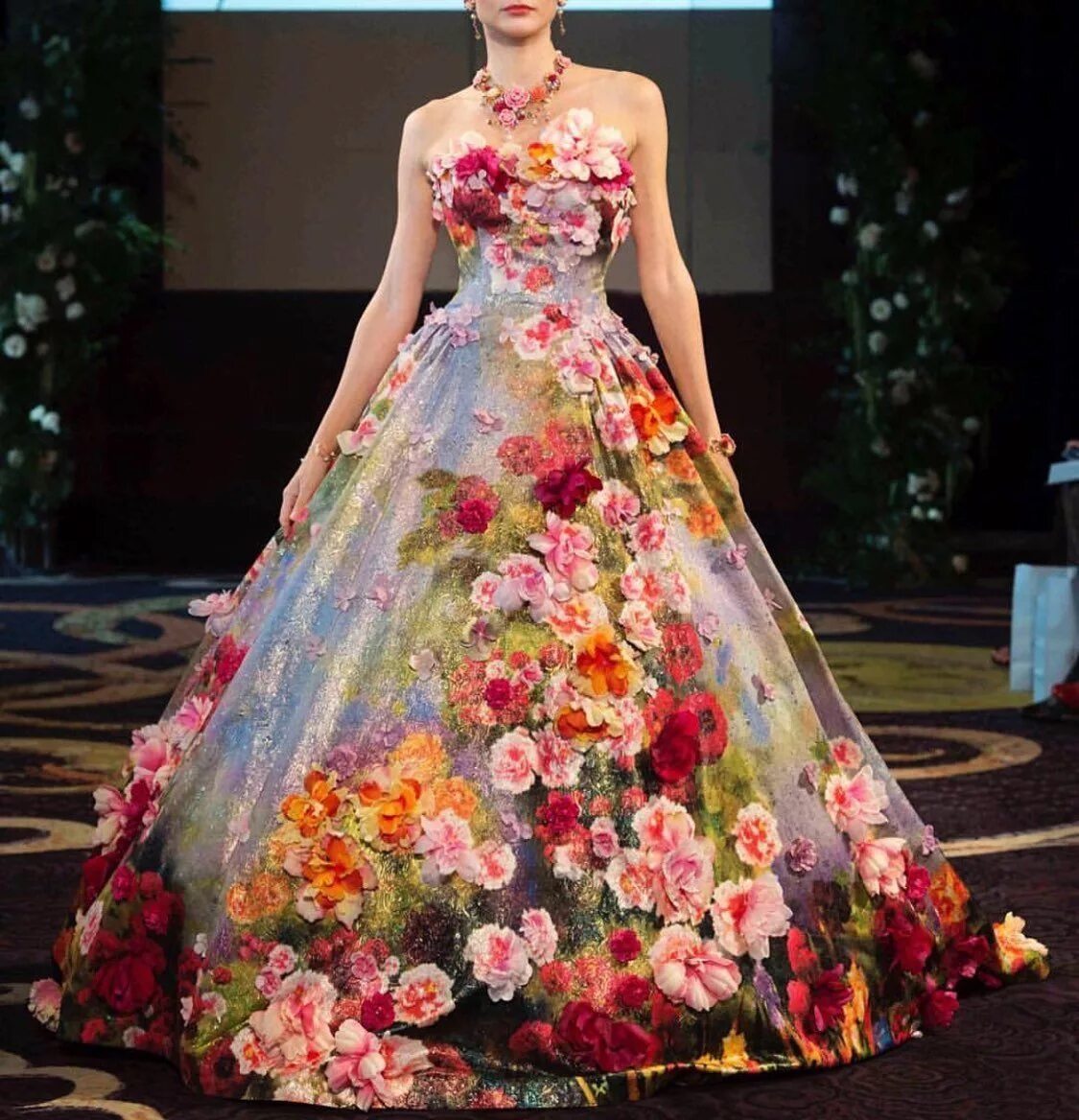 Платья с цветами фото Aesthetic Sharer ZHR on Twitter Gowns, Yumi katsura bridal, Beautiful gowns