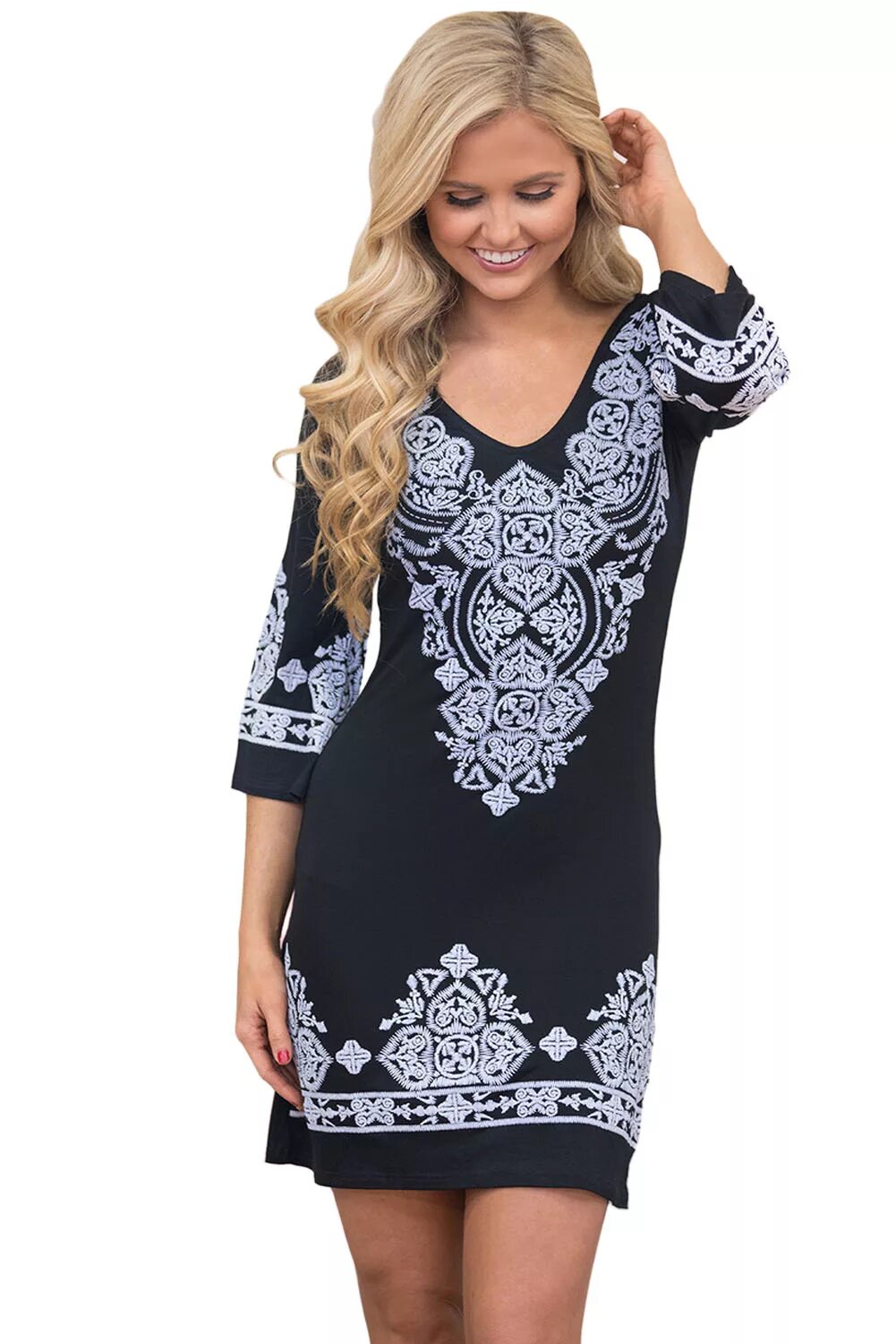 Платья с узорами фото Короткое черное платье с вышитым белым орнаментом арт. 38352 интернет-магазин Vi