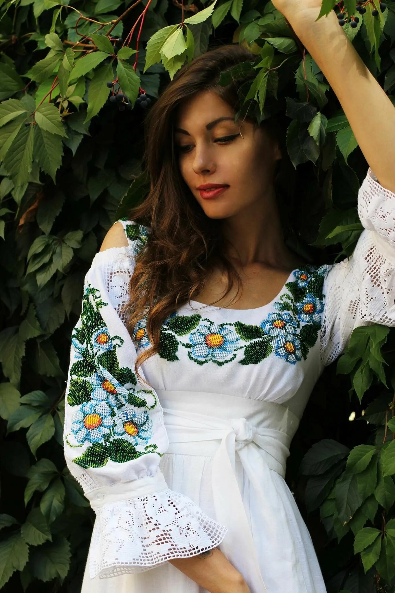 Платья с вышивкой фото Pin on Couturier European women, Fashion, Women