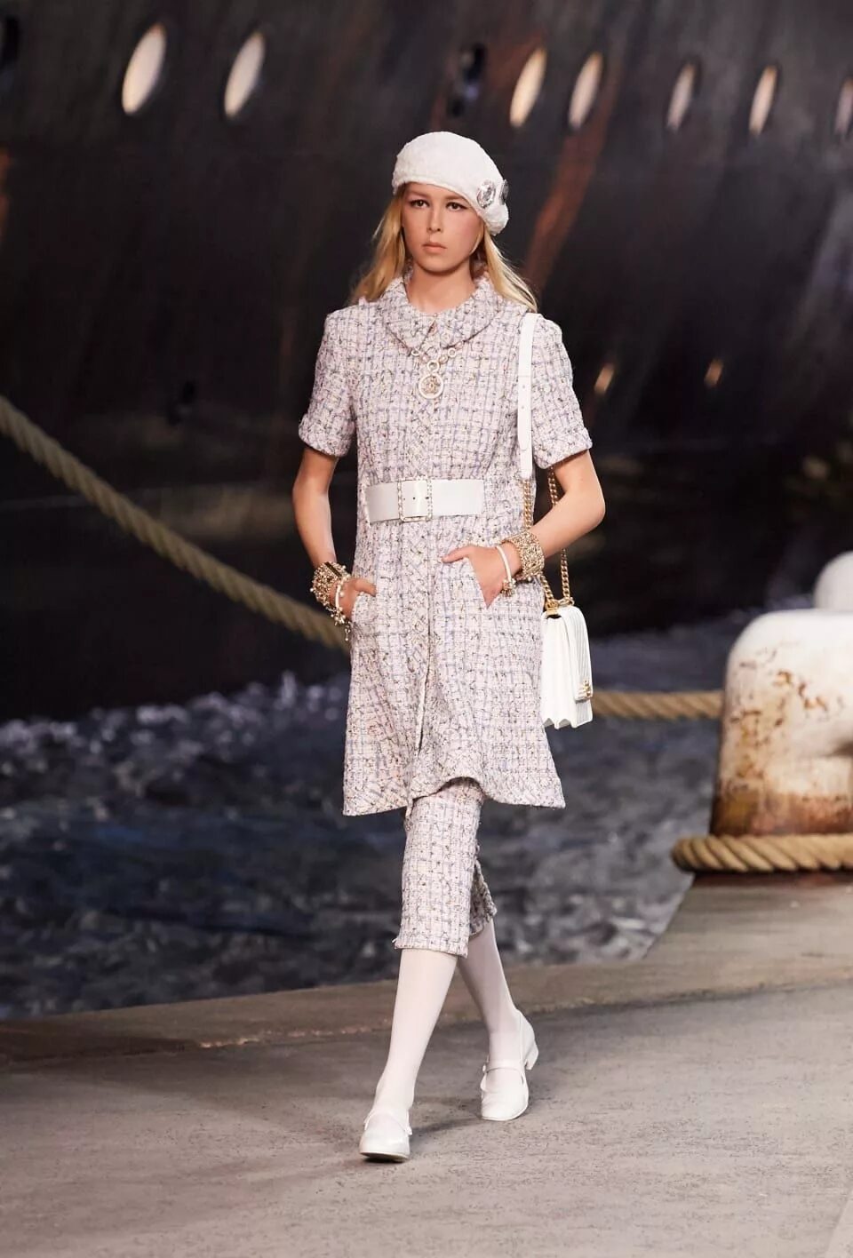 Платья шанель фото Prêt-à-porter - Cruise 2018/19 - Look 30 - CHANEL Модные стили, Стильные кадры и