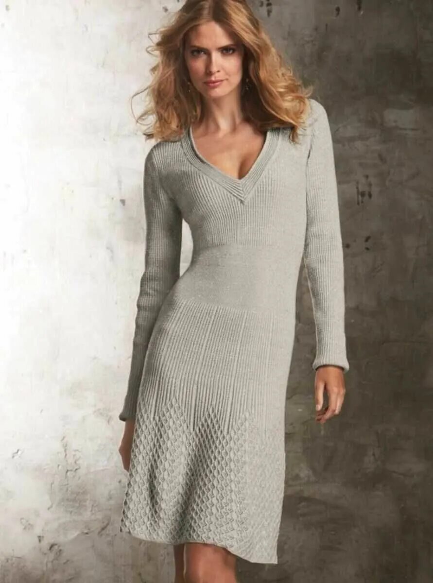 Платья спицами фото Вязание платьев спицами разных фасонов по схеме с описанием Платье с длинным рук