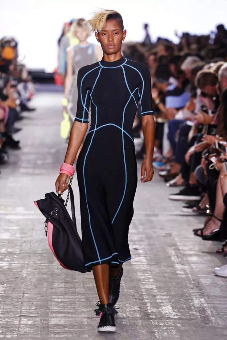 Платья спорт шик 2024 фото Fashion Week - The Business of Fashion Sports clothes fashion, Fashion design, F