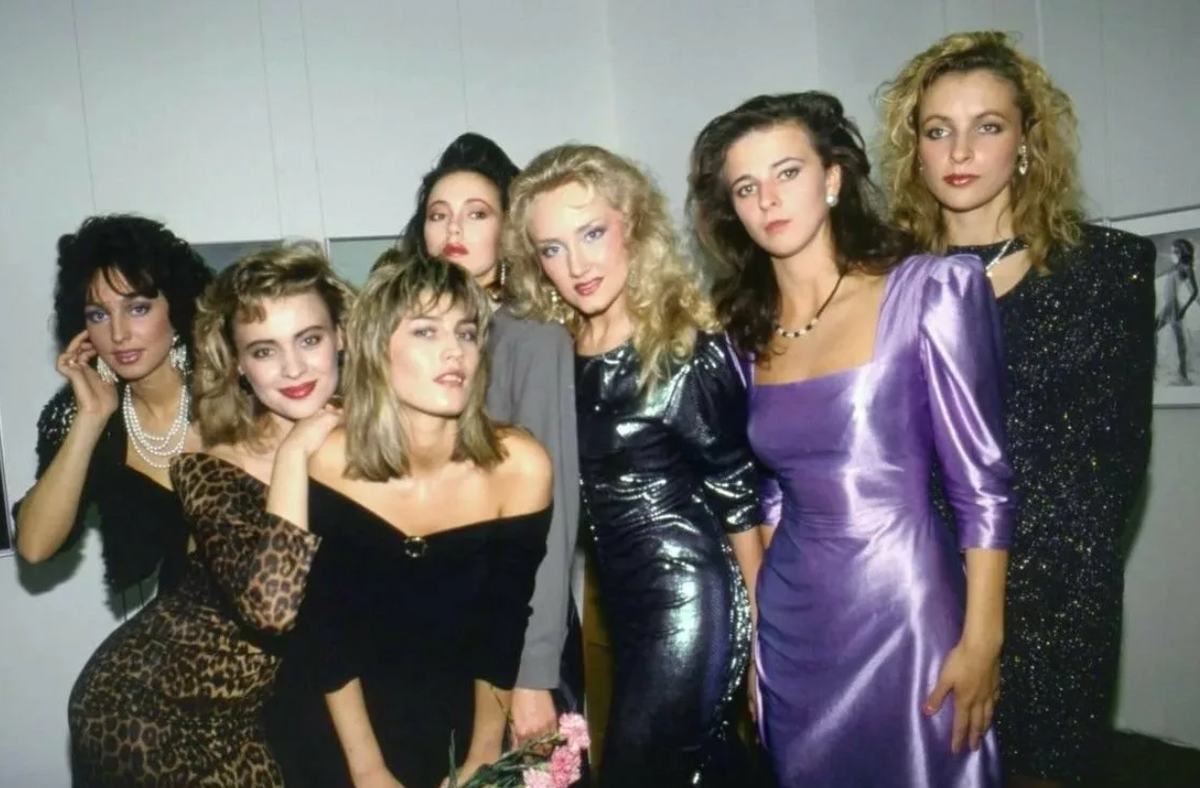 Платья стиль 90 х фото Дорого-богато: как выглядели самые богатые леди из девяностых? Путешествия, тури