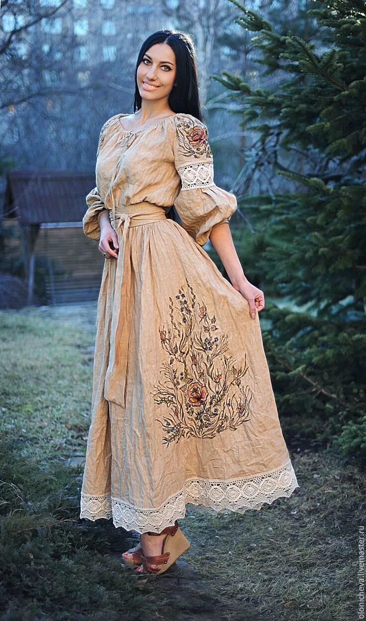 Платья в народном стиле фото Купить Эксклюзивное вышитое платье из натурального льна "Дымчатая роза" - бежевы