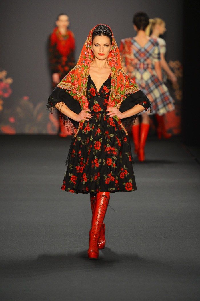 Платья в народном стиле модная версия Autumn Winter Trends 2013 / 2014 Russische mode, Ethnische mode, Dirndl trachten