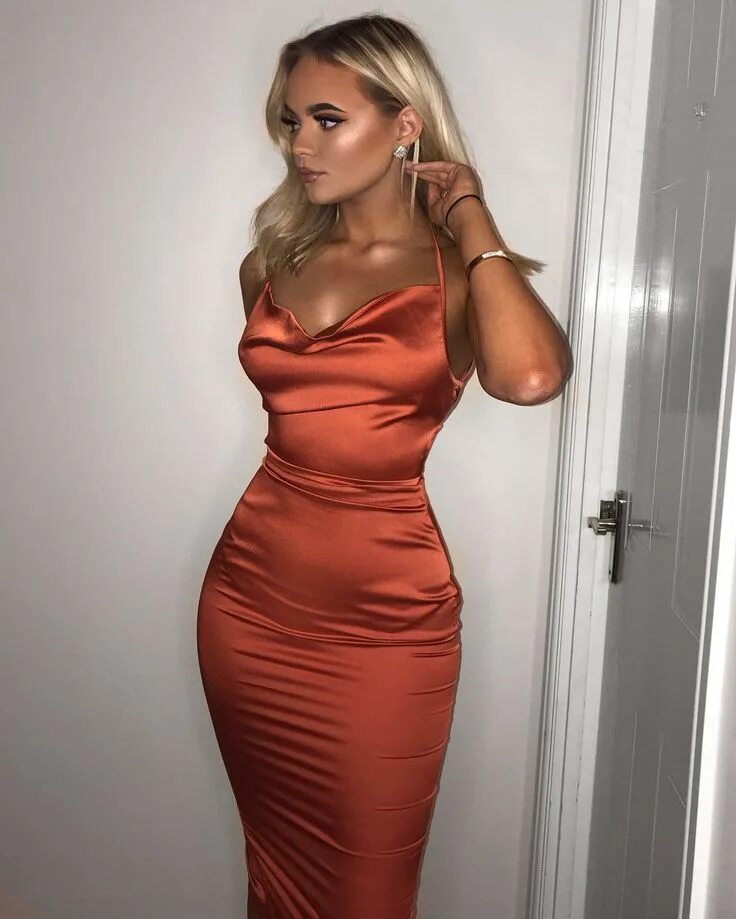 Платья в обтяжку фото МОДА И СТИЛЬ ДЕВУШЕК И ЖЕНЩИН (ПОДБОРКА КРАСИВЫХ ФОТОГРАФИЙ) ЧАСТЬ 2 Satin dress