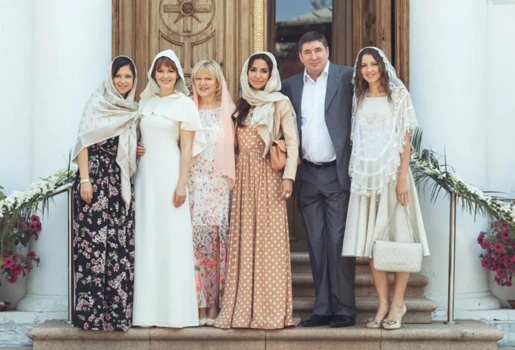 Платья в церковь фото Как одеться в церковь женщине: найдено 85 картинок