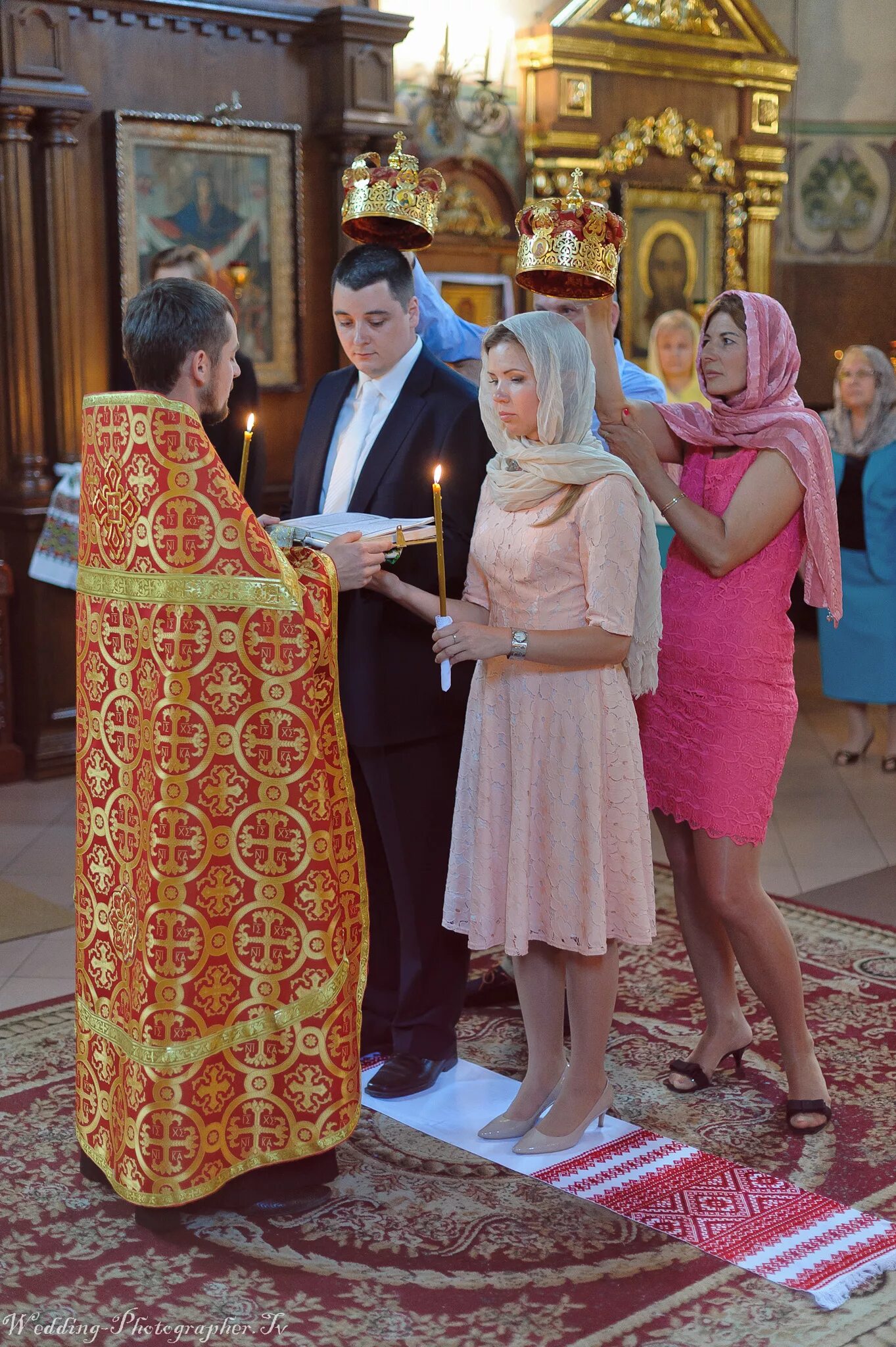 Платья в церковь фото В церковь платье какое: найдено 87 картинок