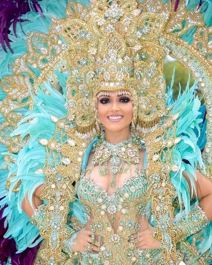 Платья вали карнавал фото La imagen puede contener: una persona Carnival outfits, Carnival fashion, Caribb