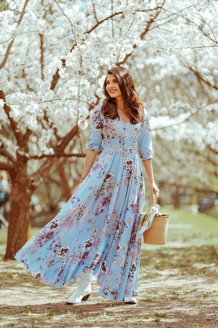 Платья весна фото Walking on cherry petals - Larisa Costea Floral blue dress, Chicwish dress, Eleg