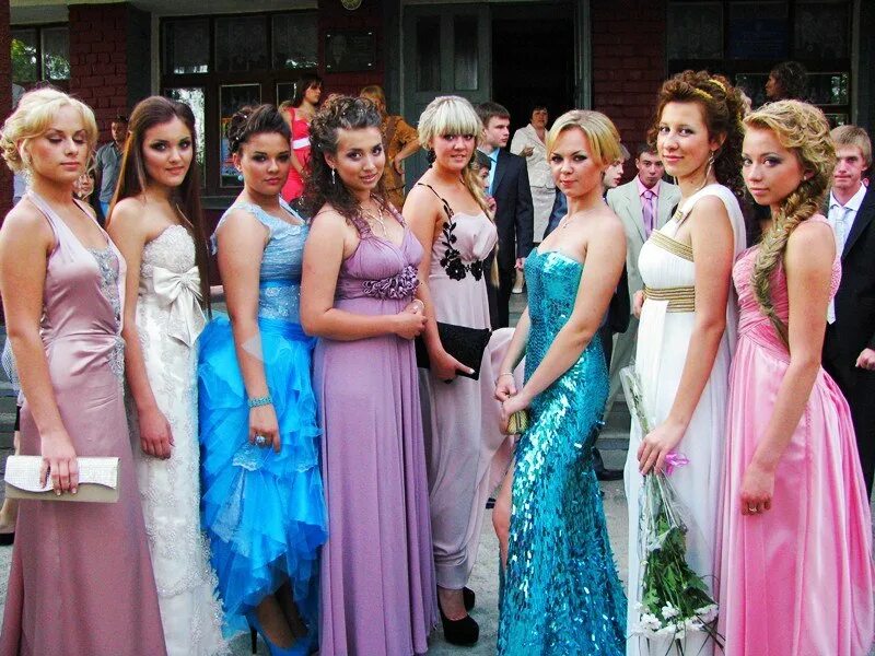 Платья выпускниц фото Названа средняя цена платья для выпускного - СМИ2