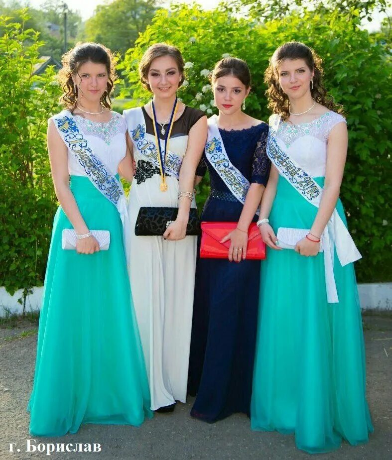 Платья выпускниц фото Образ для выпускного 9 класса девушке 2024: найдено 86 картинок