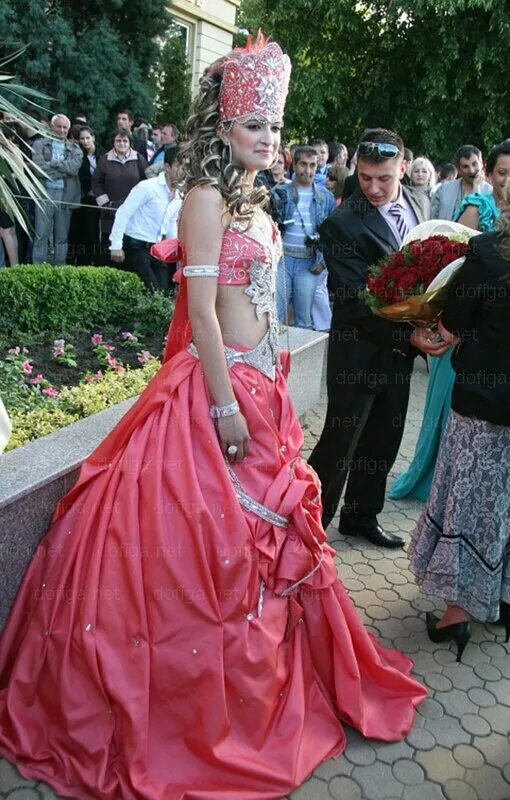 Платья выпускниц фото Платье на выпускной по-болгарски - НАШЕ время ( ЭТО НЕ МОЙ АККАУНТ ) - NewsLand