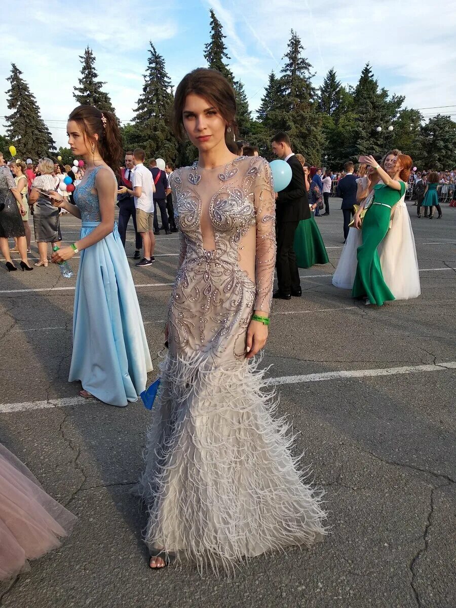 Платья выпускниц фото Выпускные платья в Москве (много фото) - viewsnap.ru