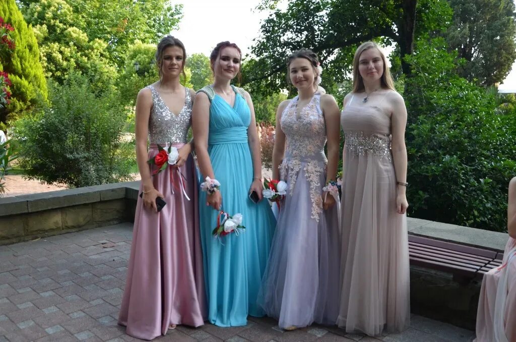 Платья выпускниц фото Бренды Где Купить Платье На Выпускной - Фотографии