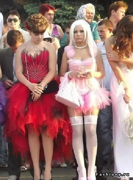 Платья выпускниц фото Эвелина Хромченко создала образ идеальной выпускницы школы(ФОТО) - Аргументы Нед