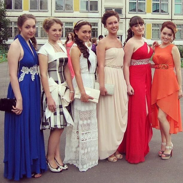 Платья выпускниц фото Платья выпускной класс: найдено 81 изображений