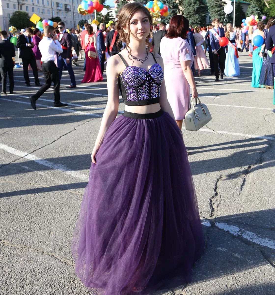 Платья выпускниц фото Фотоподборка нарядов липецких выпускниц - LipetskMedia