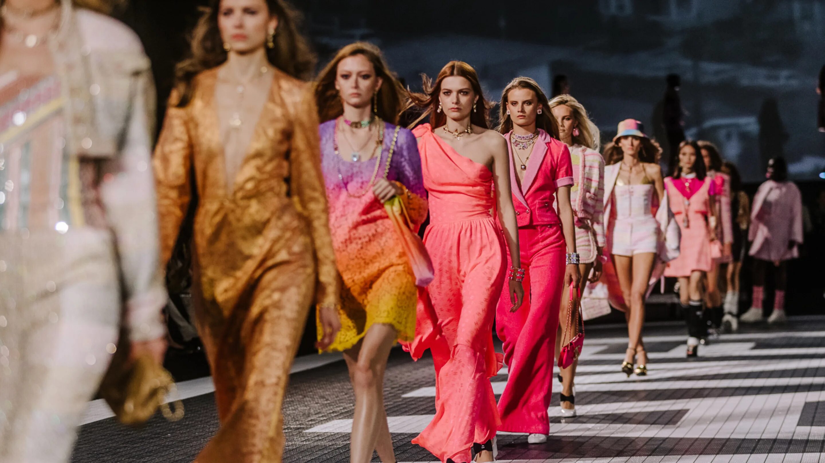 Платья женские мода 2024 фото Шанель мода 2024 - найдено 9 фото